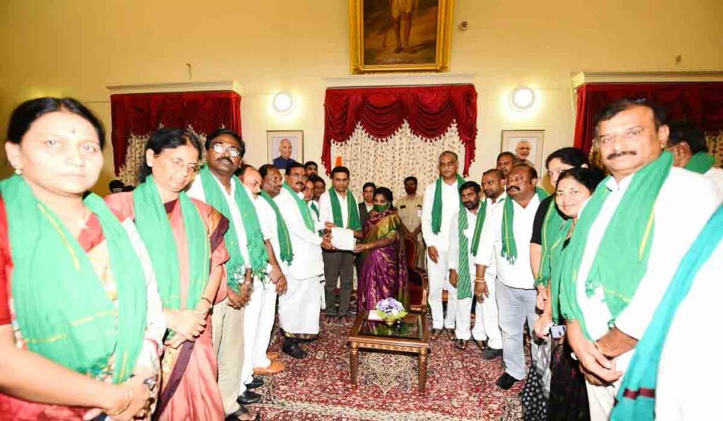 TRS Ministers Met Governor Tamilisai at Rajbhavan