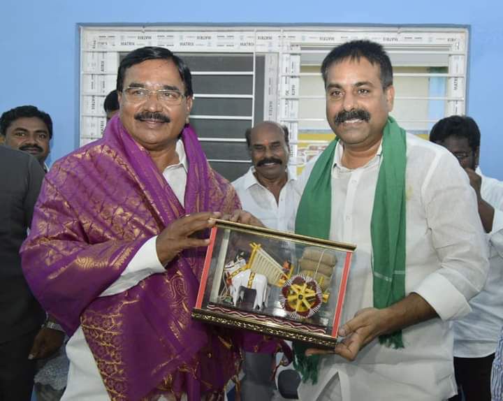 TS Agri Minister Niranjan Reddy And AP Tenali MLA Annabatthuni Shiva Kumar