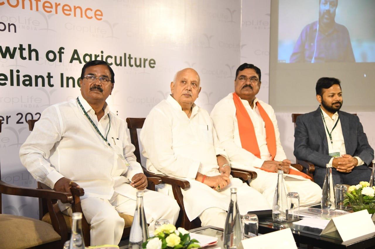 State Agriculture Minister Singireddy Niranjan Reddy, Union Minister of State for Agriculture Kailash Chaudhary, UP, Madhya Pradesh, Karnataka Agriculture Ministers Surya Pratap Shahi, Kamal Patel,