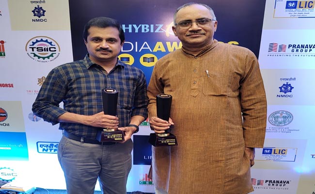 Pantangi Rambabu and DVN Kishore Received Best Journalist Awards - Sakshi