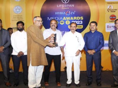 Sakshi Sagubadi in-charge Pantangi Rambabu who won the best print agricultural journalist in Hybiz Media Awards 2023