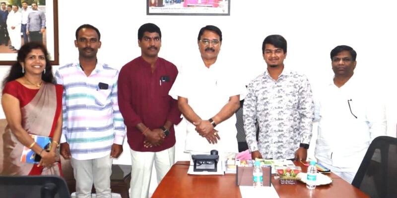 Rangareddy Young Farmers with Telangana Agriculture Minister Singireddy Niranjan Reddy